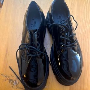 Shiny Oxford platform loafers! New